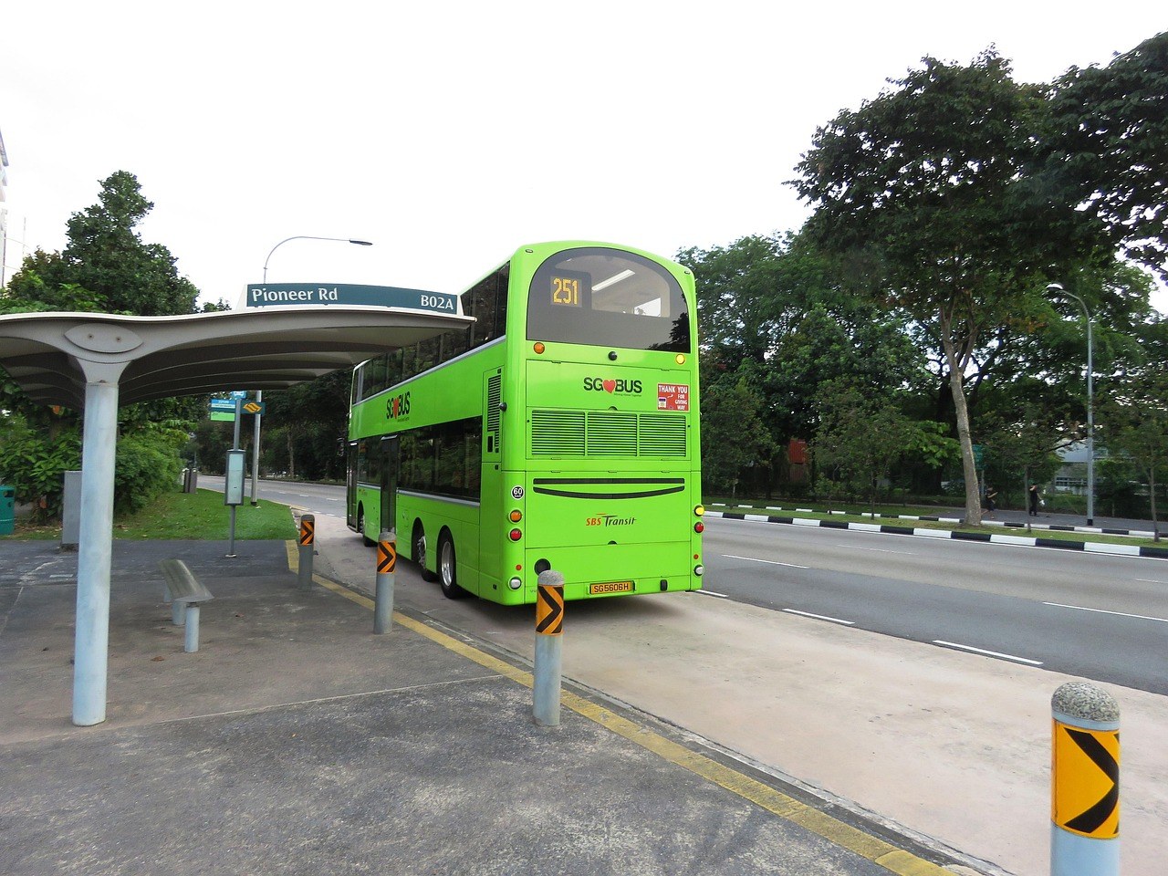 Arrêt de bus en zone rurale