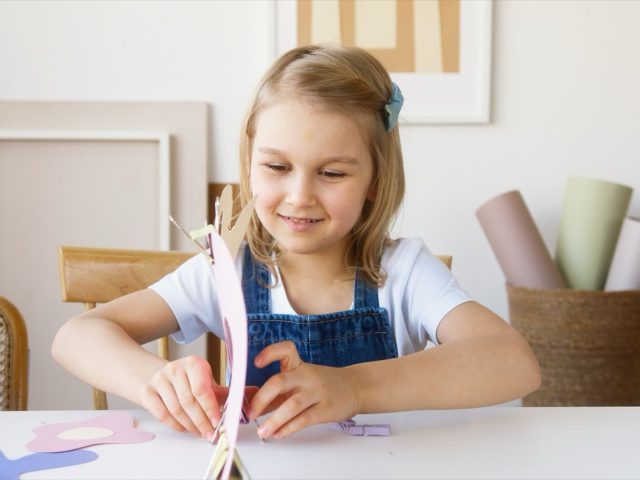 Activités de bricolage faciles pour enfants à la maison