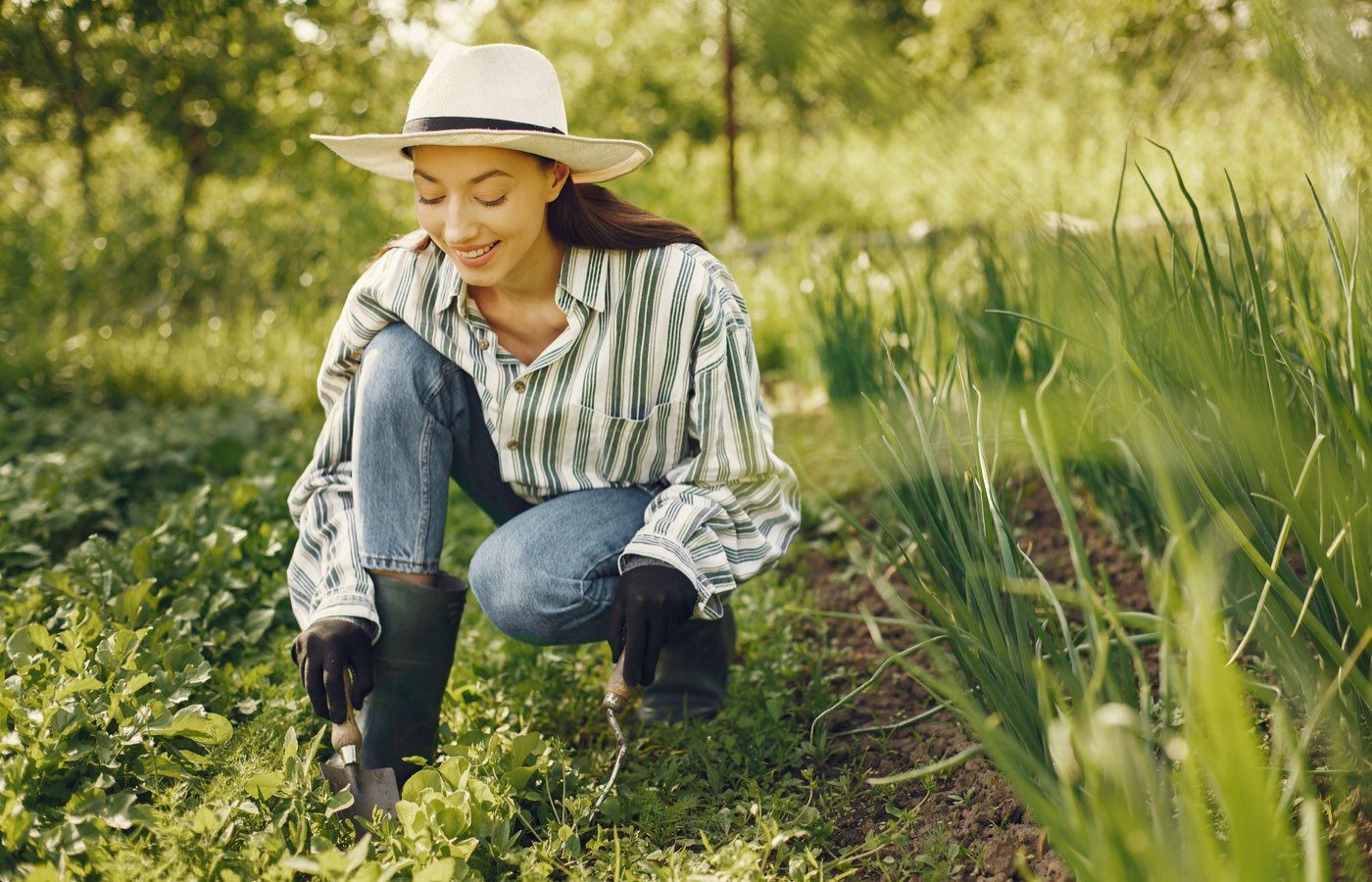 Meilleurs outils de jardinage pour débutant : 7 essentiels